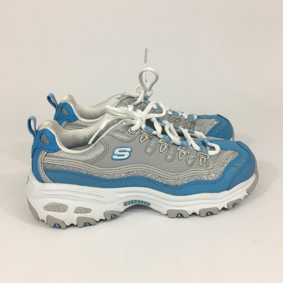 white tennis shoes skechers